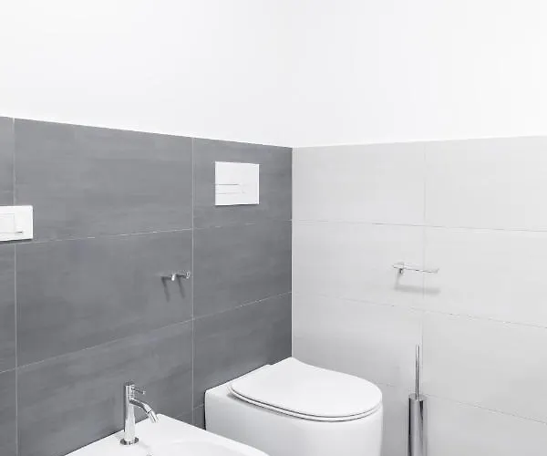 Amoretti Apartment, 6 Persone, 3 Camere, 2 Bagni, Balcone, Wi-fi, Metro B Monti Tiburtini Appartement *